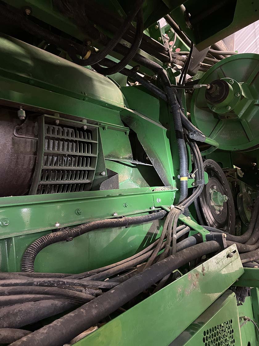 2010 John Deere 9770 Combine - Image 3