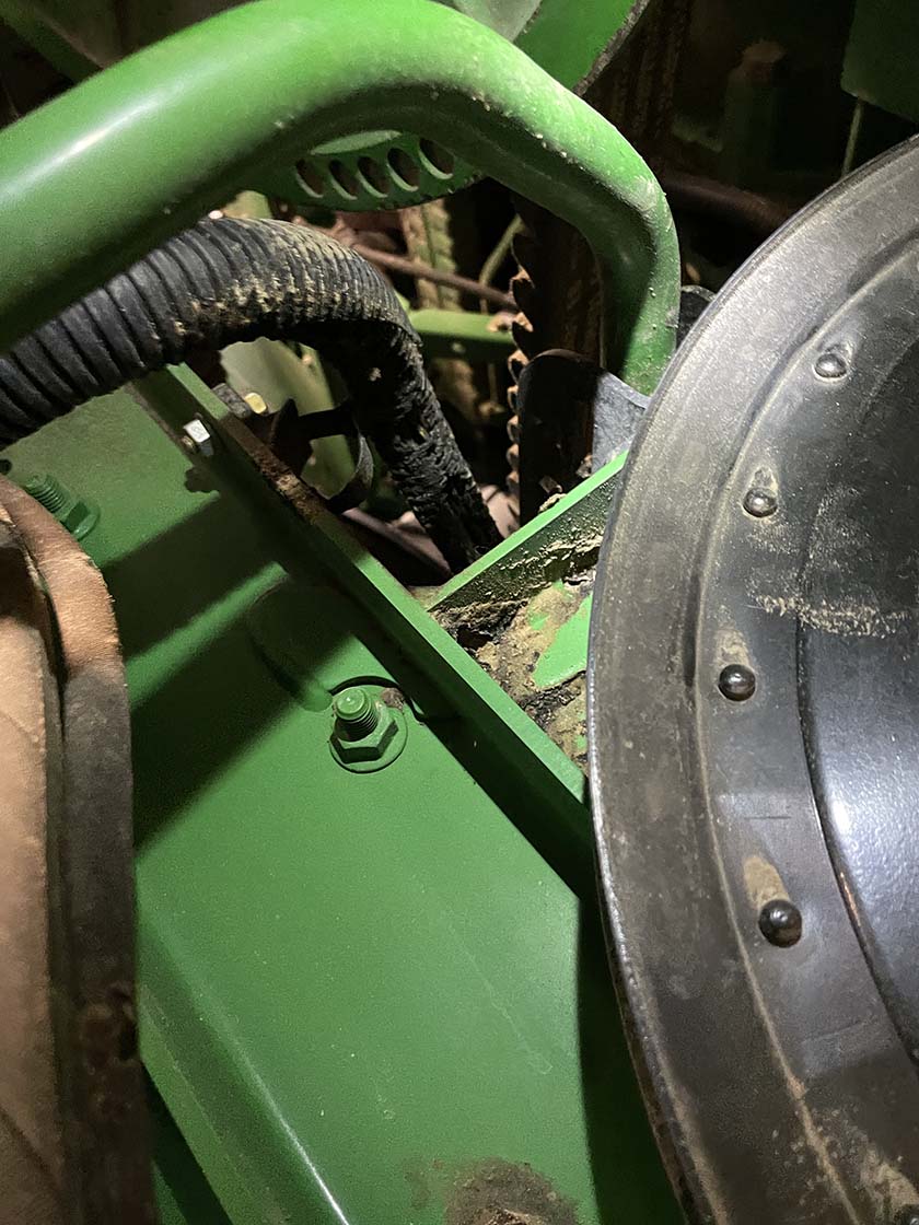 2010 John Deere 9770 Combine - Image 4