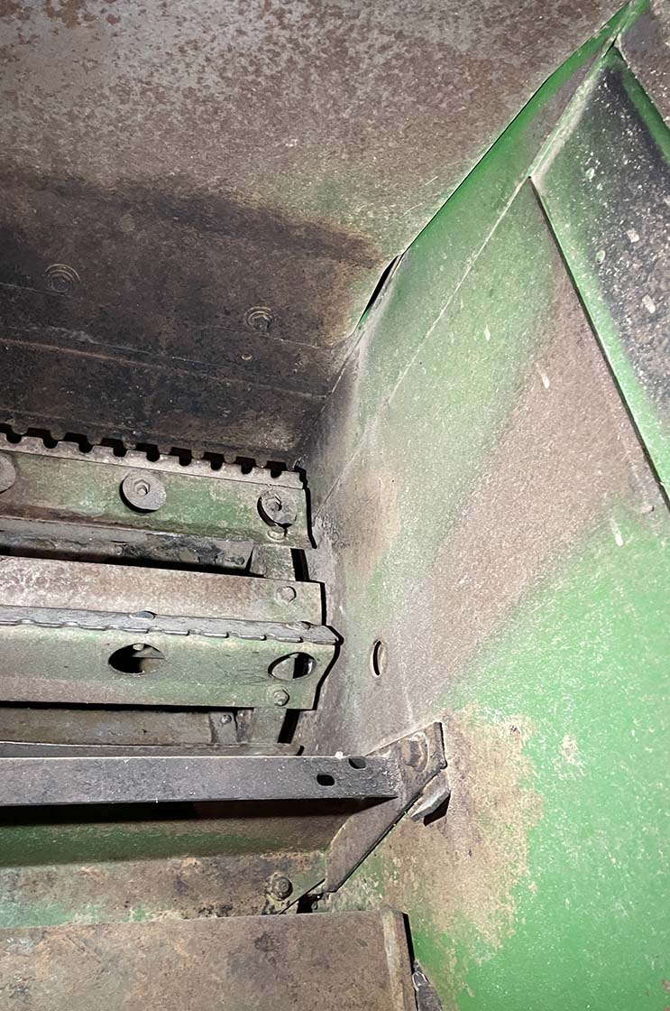 2010 John Deere 9770 Combine - Image 5