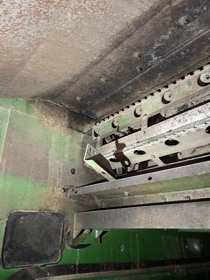 2010 John Deere 9770 Combine - Image 6