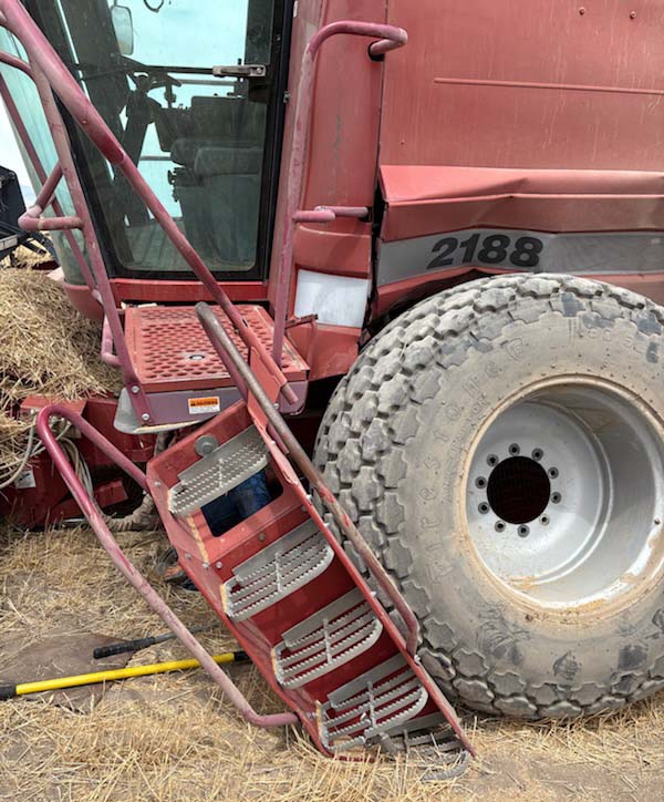 1999 CASE IH 2188 Combine - Image 7