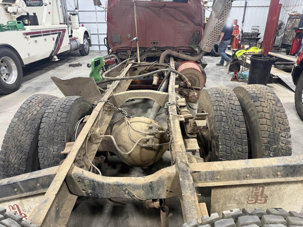 1989 Ford LN8000 Cab and Chassis - Image 6