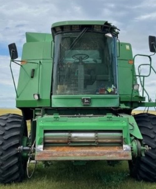 1992 John Deere 9600 Combine - Image 2