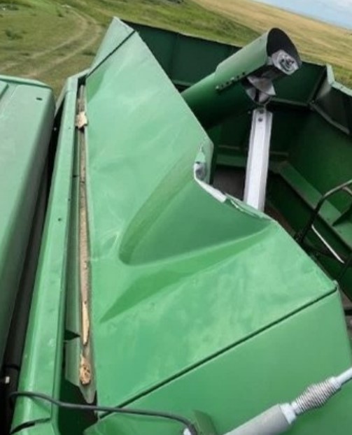 1992 John Deere 9600 Combine - Image 20