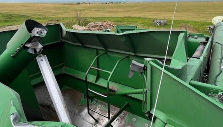 1992 John Deere 9600 Combine - Image 4