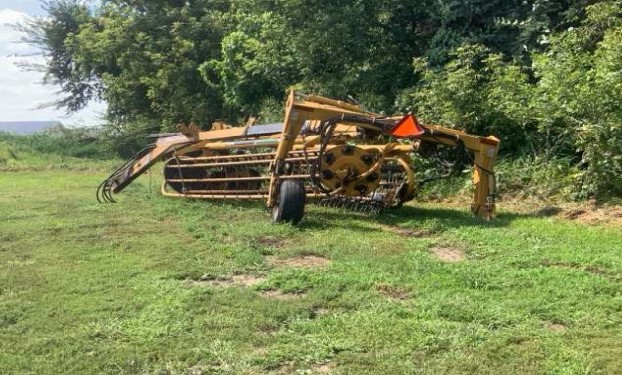 2016 Vermeer R2800 Hay Rake - Image 2