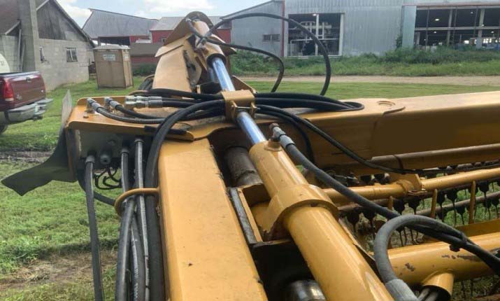 2016 Vermeer R2800 Hay Rake - Image 12