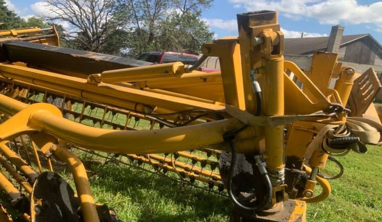 2016 Vermeer R2800 Hay Rake - Image 16
