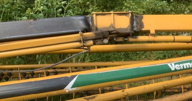 2016 Vermeer R2800 Hay Rake - Image 18