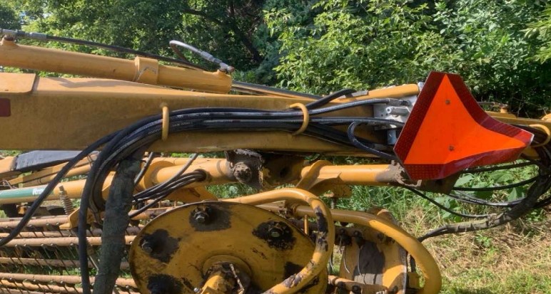 2016 Vermeer R2800 Hay Rake - Image 21