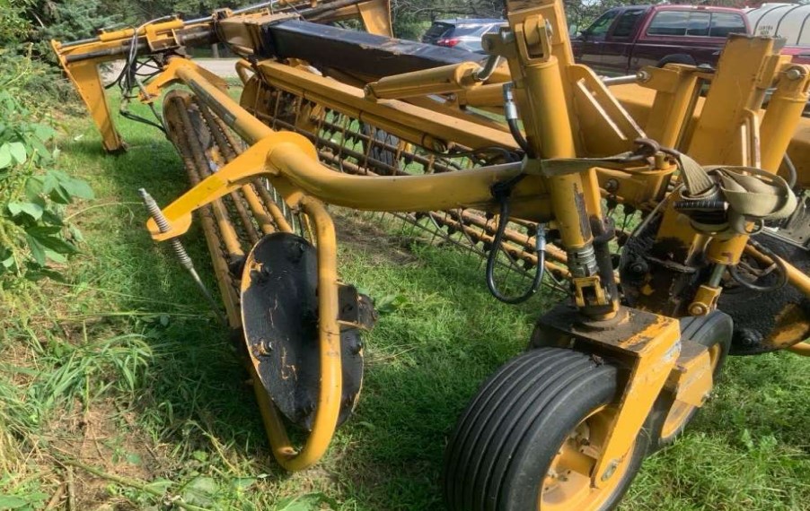 2016 Vermeer R2800 Hay Rake - Image 4