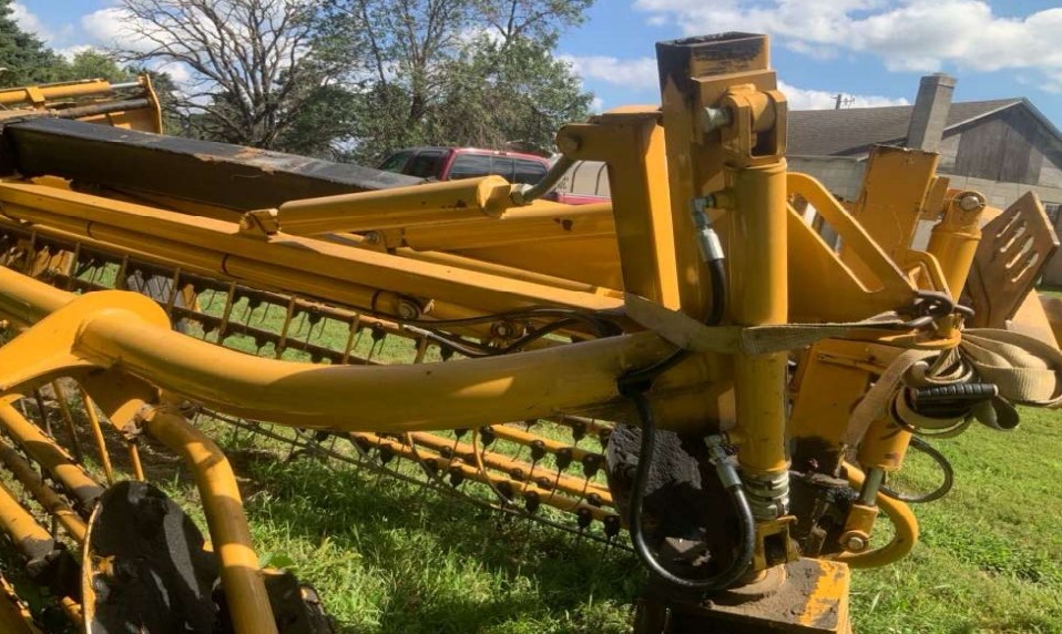 2016 Vermeer R2800 Hay Rake - Image 5