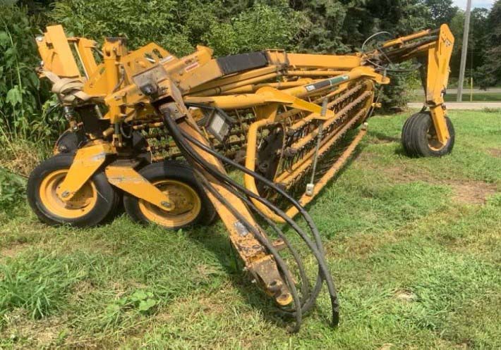 2016 Vermeer R2800 Hay Rake - Image 7