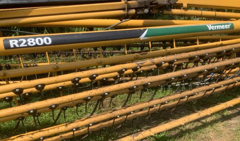 2016 Vermeer R2800 Hay Rake - Image 8