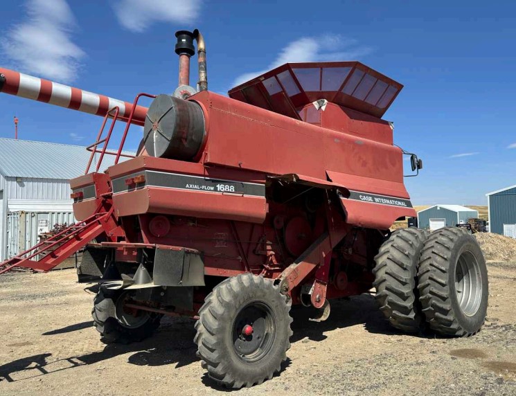 1993 CASE IH 1688 Combine
