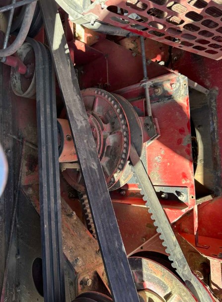 1993 CASE IH 1688 Combine - Image 11