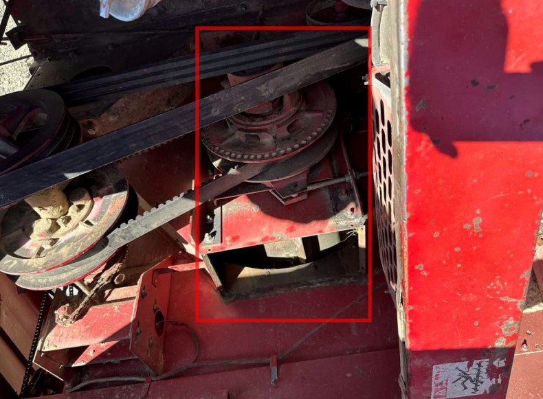 1993 CASE IH 1688 Combine - Image 3