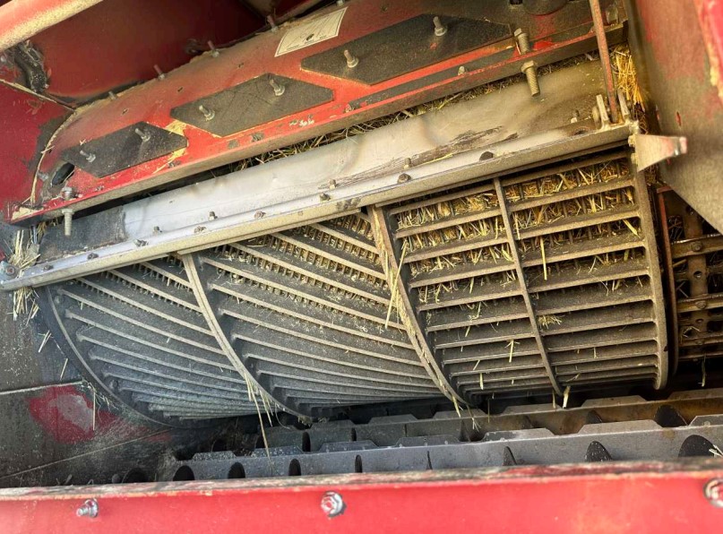 1993 CASE IH 1688 Combine - Image 5