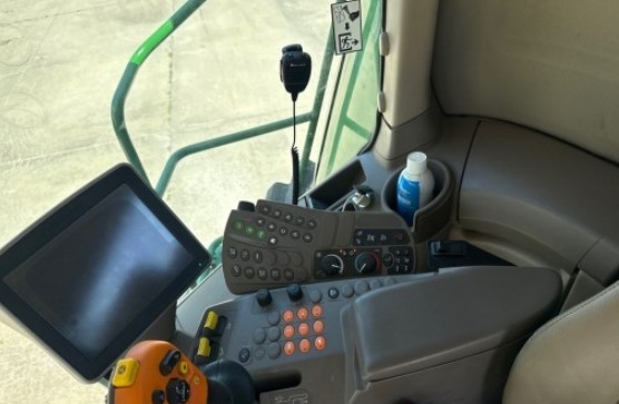 2014 John Deere s670 Combine - Image 20