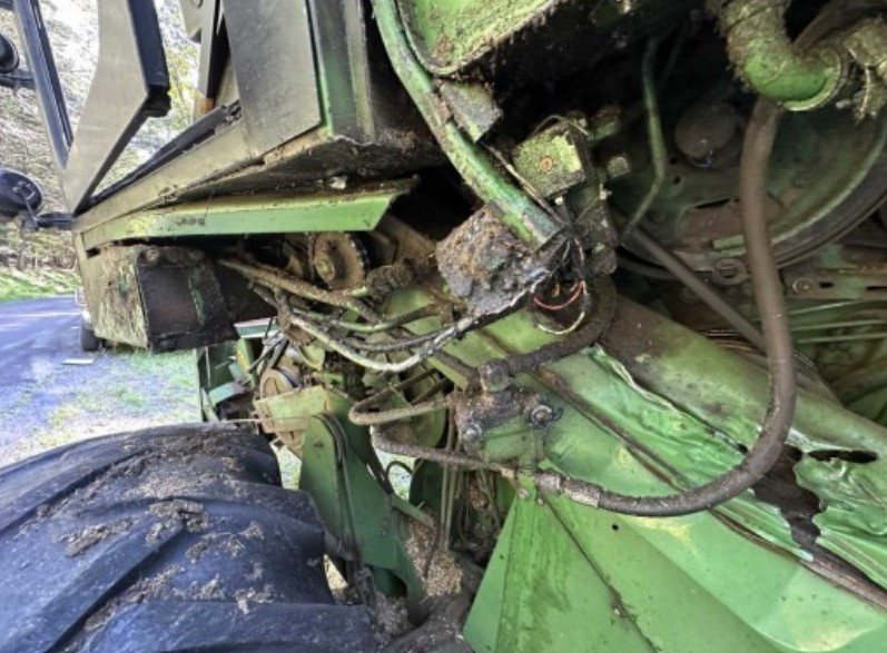 1981 John Deere 6620 Side Hill Combine - Image 19
