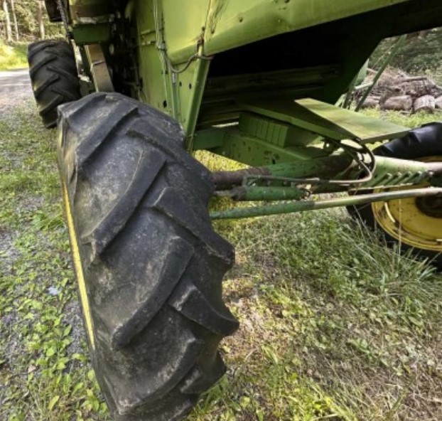 1981 John Deere 6620 Side Hill Combine - Image 21