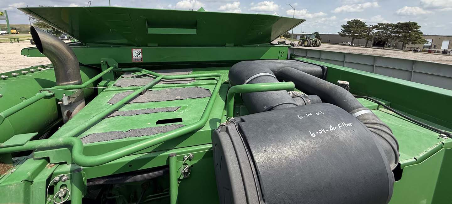 2006 John Deere 9660 STS Combine - Image 7