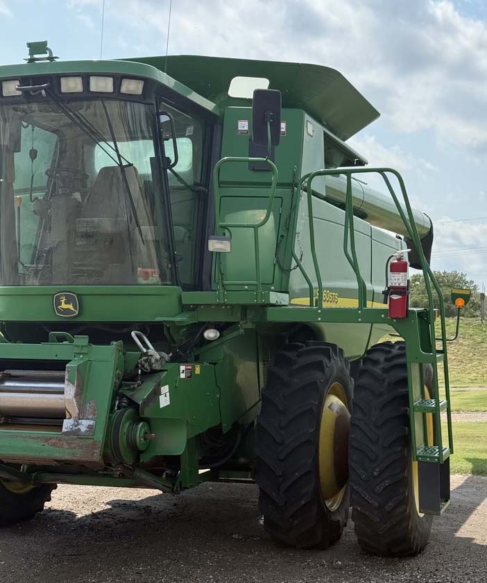 2006 John Deere 9660 STS Combine - Image 13