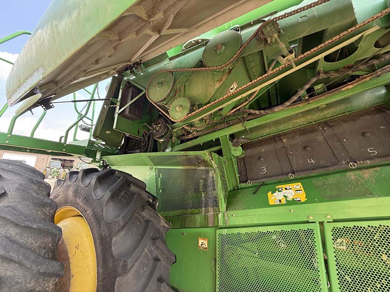 2006 John Deere 9660 STS Combine - Image 10