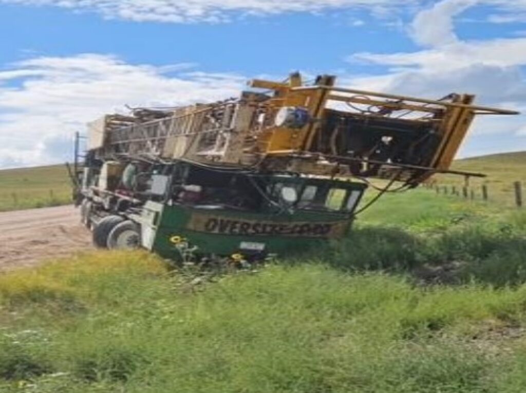 [Auction]: 1982 Hopper Workover Rig | VIN: GXXTA1049 | damaged | CAG