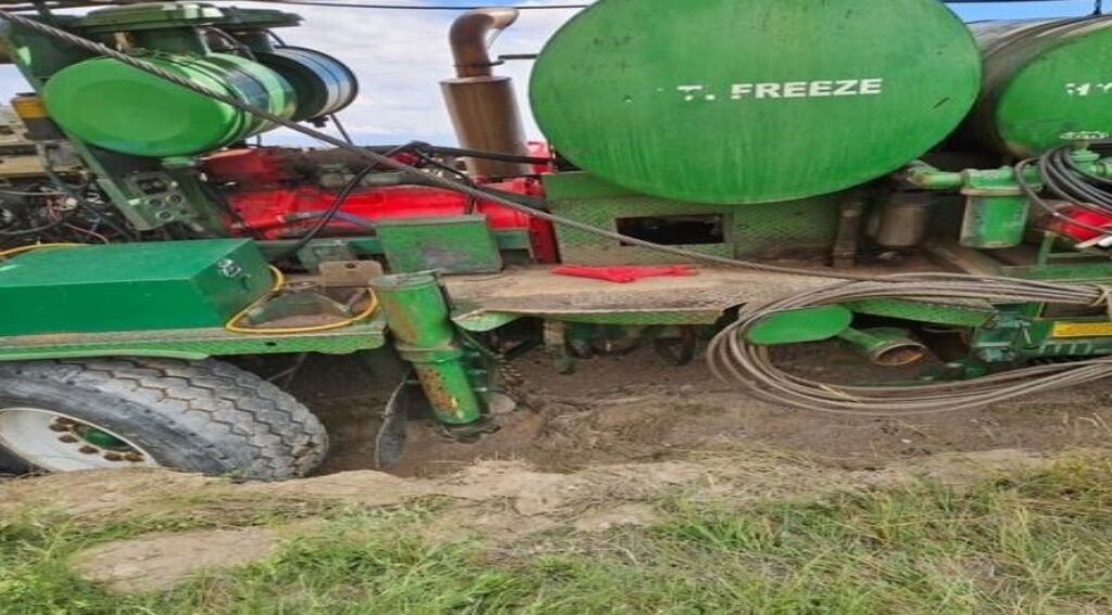 [Auction]: 1982 Hopper Workover Rig | VIN: GXXTA1049 | damaged | CAG