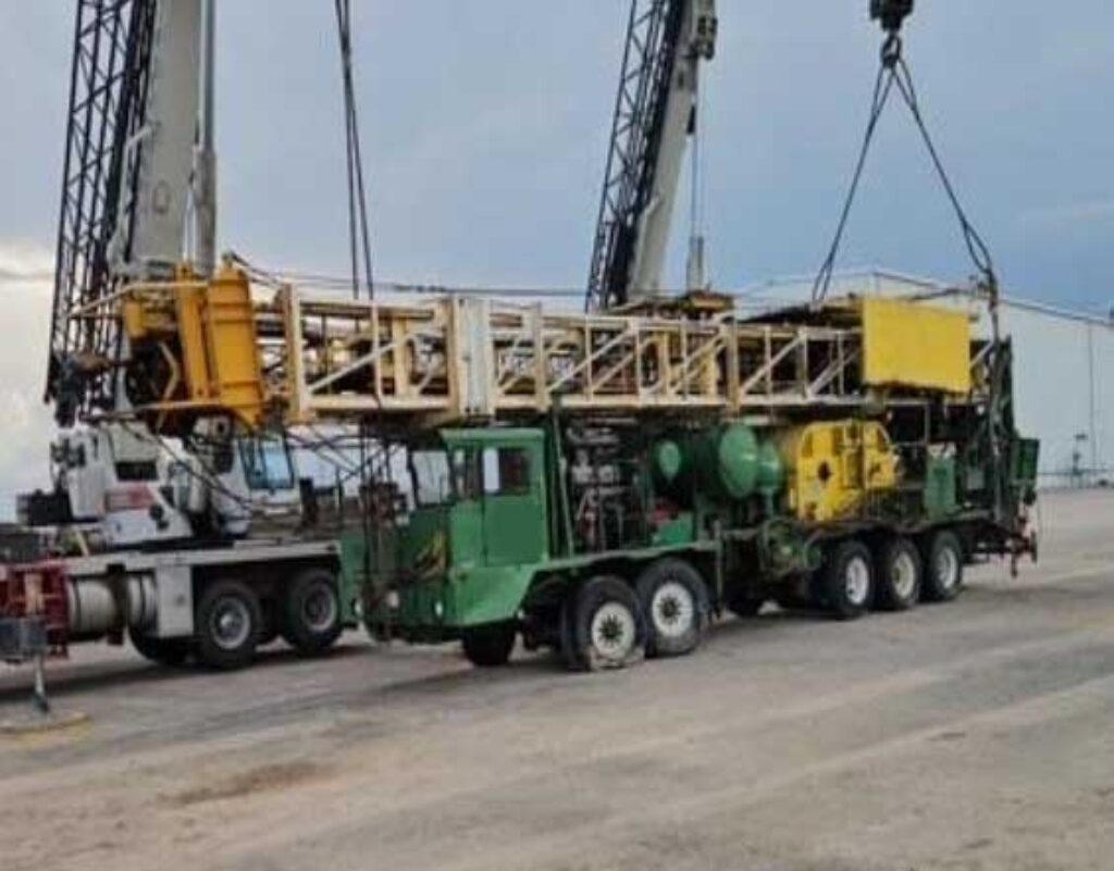 [Auction]: 1982 Hopper Workover Rig | VIN: GXXTA1049 | damaged | CAG