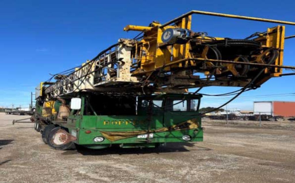 [Auction]: 1982 Hopper Workover Rig | VIN: GXXTA1049 | damaged | CAG