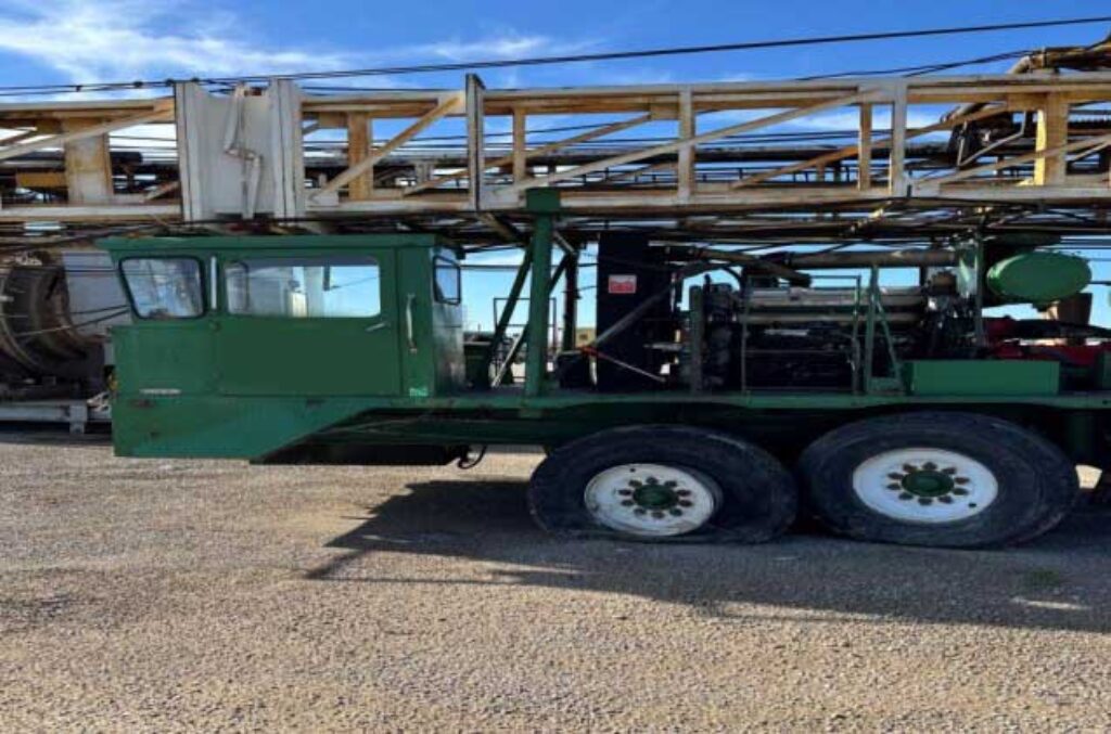 [Auction]: 1982 Hopper Workover Rig | VIN: GXXTA1049 | damaged | CAG