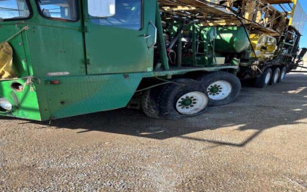 [Auction]: 1982 Hopper Workover Rig | VIN: GXXTA1049 | damaged | CAG
