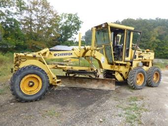 1989 Champion 720A Motor Grader - Image 2