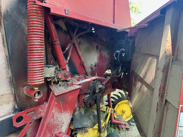 1995 New Holland 660 Baler - Image 5