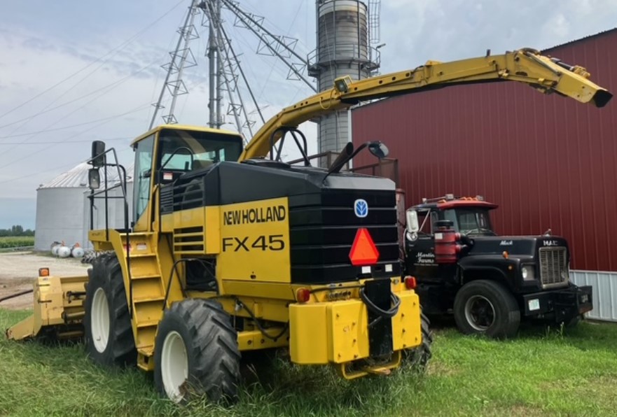 1996 New Holland FX45 Self-Propelled Forage Harvester - Image 2