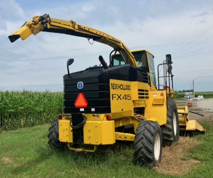 1996 New Holland FX45 Self-Propelled Forage Harvester - Image 3