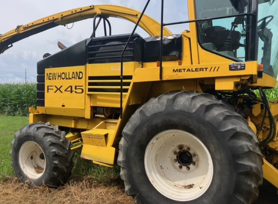 1996 New Holland FX45 Self-Propelled Forage Harvester - Image 4