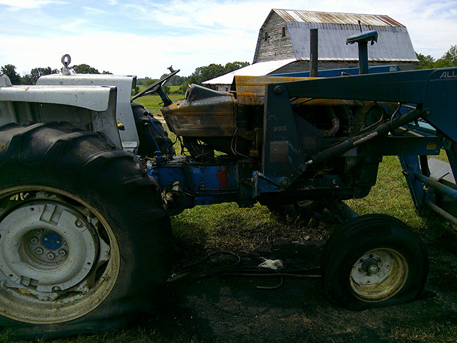 1997 Ford 7600 Tractor - Image 2