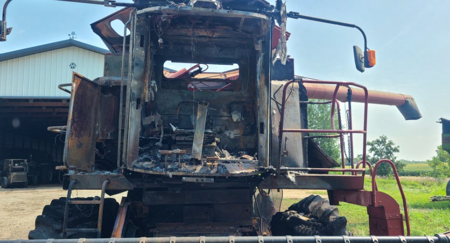 1999 Case IH 2366 Combine - Image 3