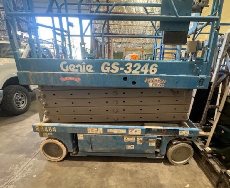 2000 Genie GS-3246 Scissor Lift