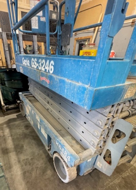 2000 Genie GS-3246 Scissor Lift - Image 2