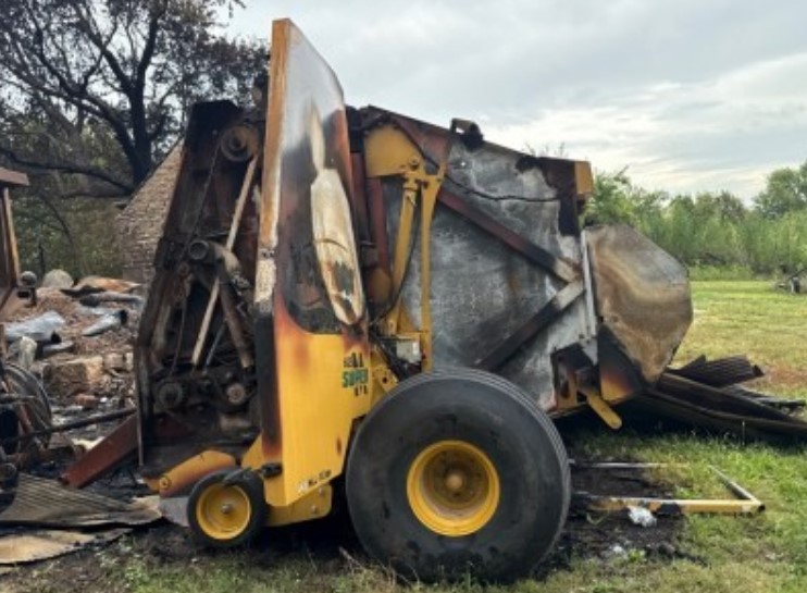2012 Vermeer 605 Super M Baler - Image 6