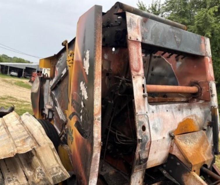 2012 Vermeer 605 Super M Baler - Image 9