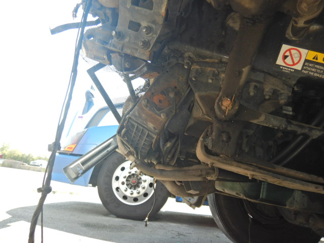 2013 Volvo VNL670 - Image 12