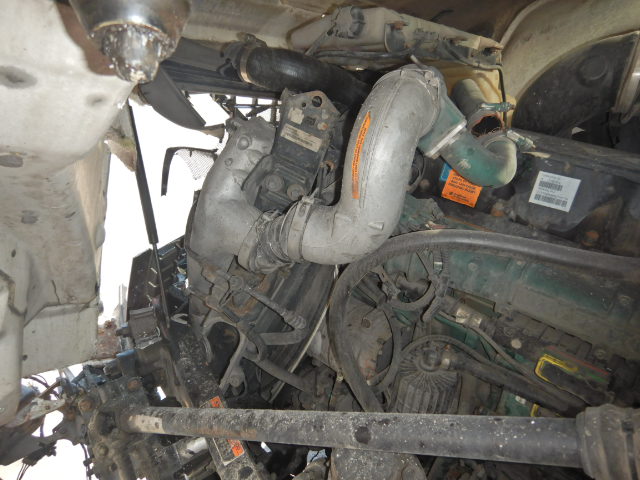 2013 Volvo VNL670 - Image 14