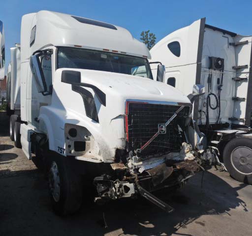 2013 Volvo VNL670 - Image 2