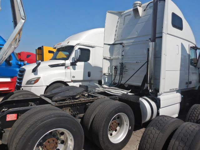 2013 Volvo VNL670 - Image 4