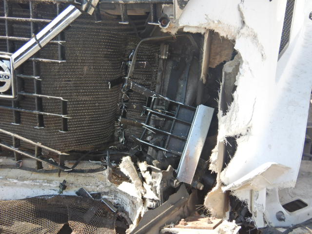 2013 Volvo VNL670 - Image 8